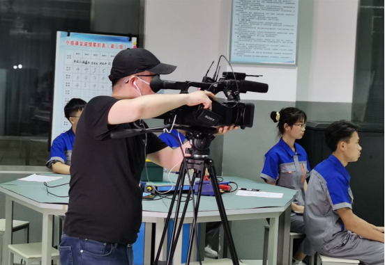 四川传媒学院实验室与设备管理处开展高校间的合作