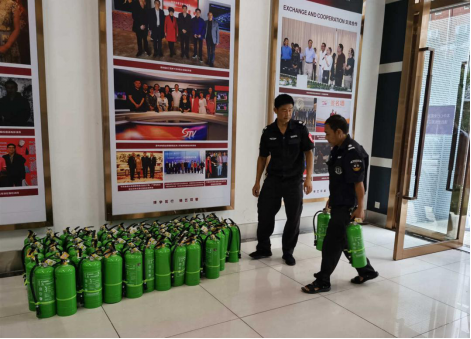 视听中心所有实验室灭火器换成水基灭火器