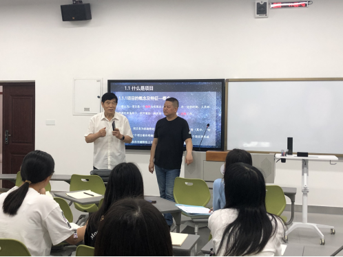 秋季开学第一天 校领导检查新老校区实验室 教室教学运行情况