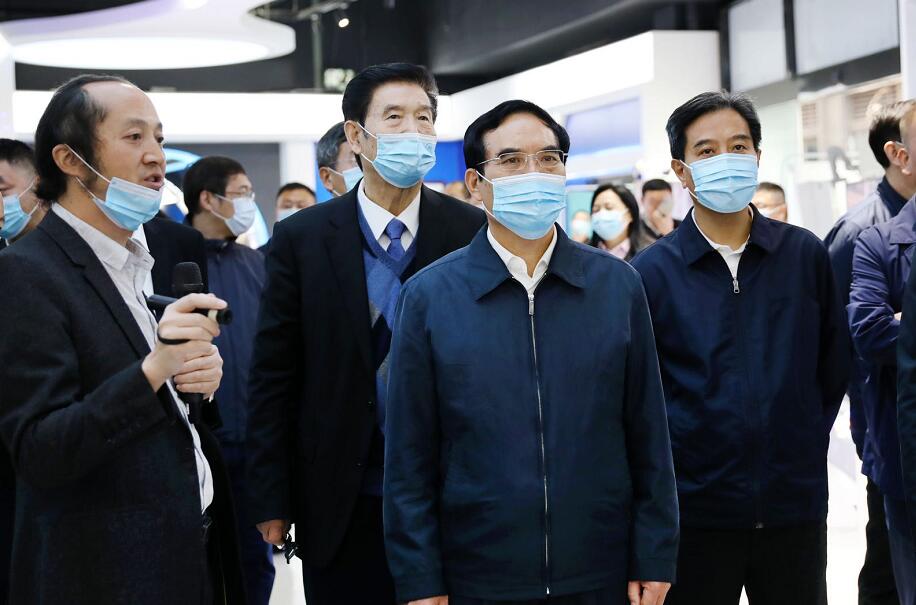 国家广播电视总局局长聂辰席到四川传媒学院和成都影视硅谷考察调研 