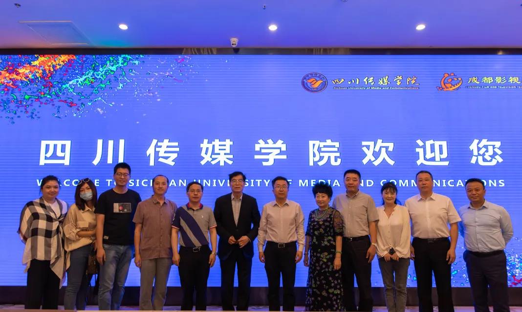 华夏电影发行有限责任公司董事长王强一行到我校考察调研