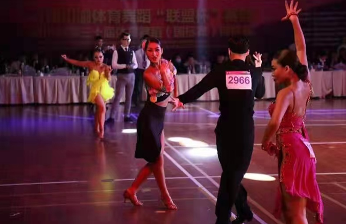 学校在四川省第三十届体育舞蹈锦标赛中再获佳绩