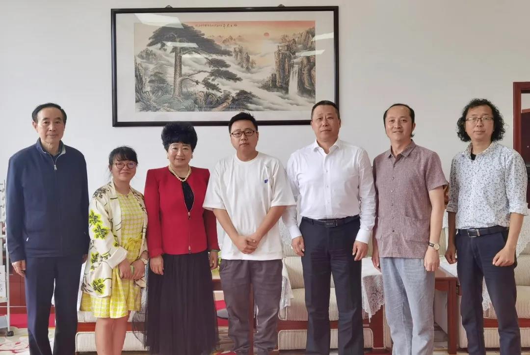 可可豆影视动画总经理刘潘一行到我校访问