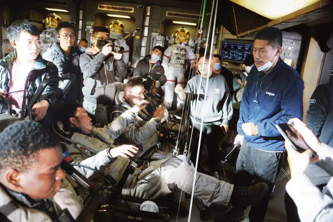 专访川传校友、《流浪地球2》B组导演孔大山：天高地迥，觉宇宙之无穷