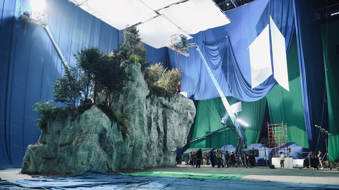 电影《你是我的英雄》转场川传“视界一号”超大摄影棚拍摄